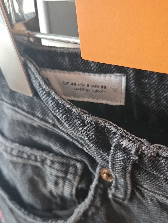 Straight-Leg Black Jeans - Picture 6 of 10